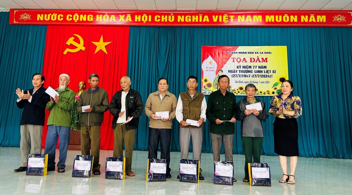 Xã Ea Khăl toạ đàm kỷ niệm 77 năm ngày thương binh liệt sĩ 27/7